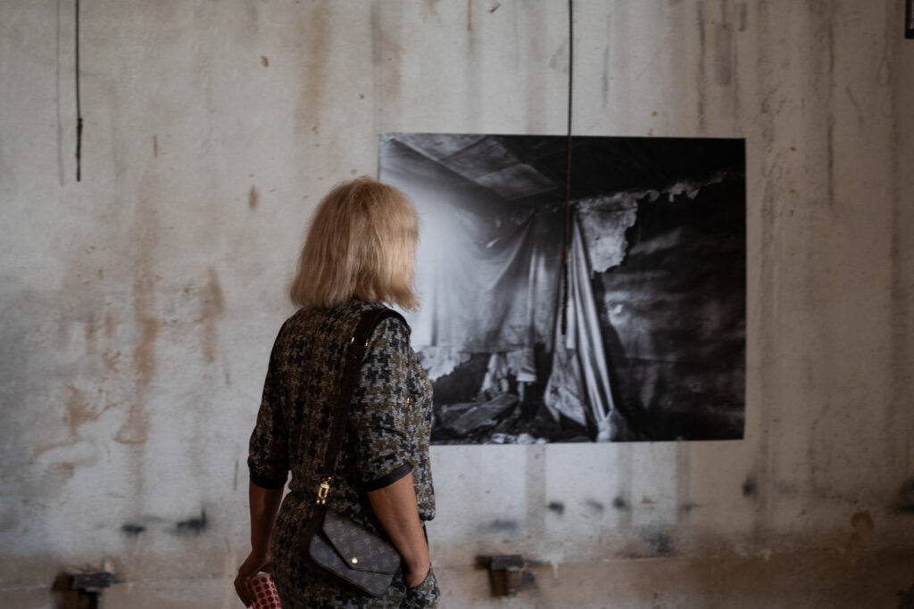 Visitor of the exhibition A14-3608.